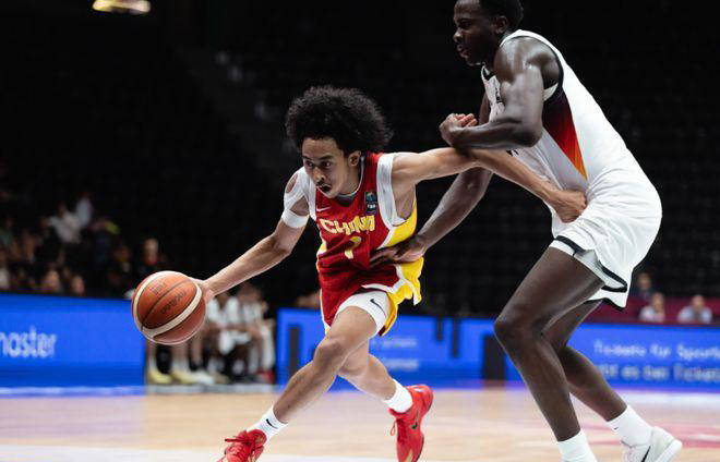 中国U19男篮82-99斯洛文尼亚小组赛全败，冯傲12分，杨溢10+5+4(中国u19篮球)