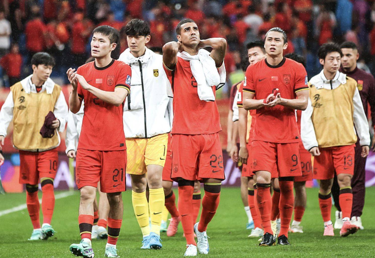 热议国足1-0中国香港：大部分时间索然无味加快选帅效率(国足对香港战绩)