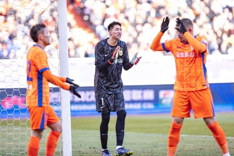包含新国门显现，申花门神5次零封，东亚杯有望入选国足的词条