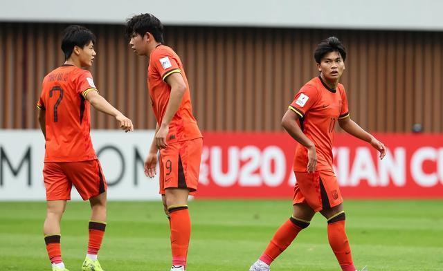足协杯-阿齐兹传射戴维森建功西海岸2-0大连鲲城晋级8强(足协杯最新战况)