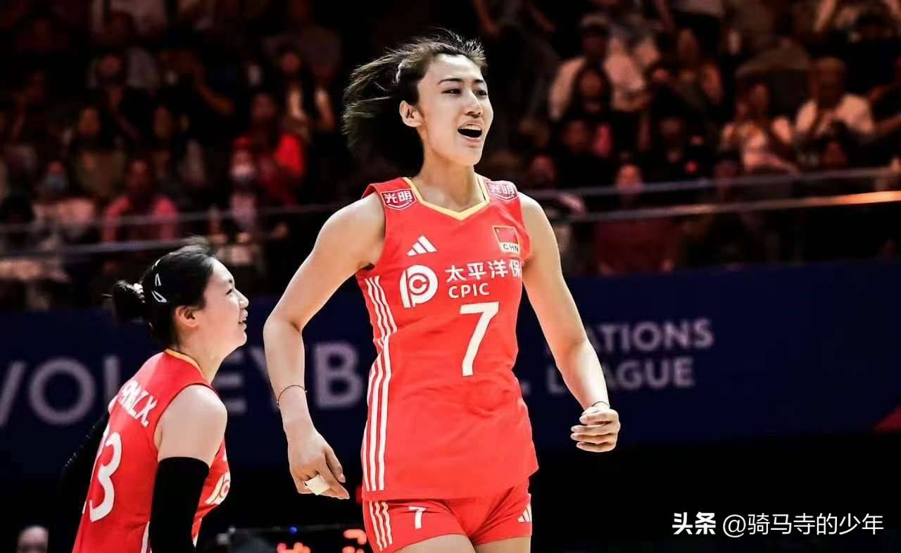 世联赛-中国女排升至第6日意土5连胜列前3(中国女排世联赛2021)