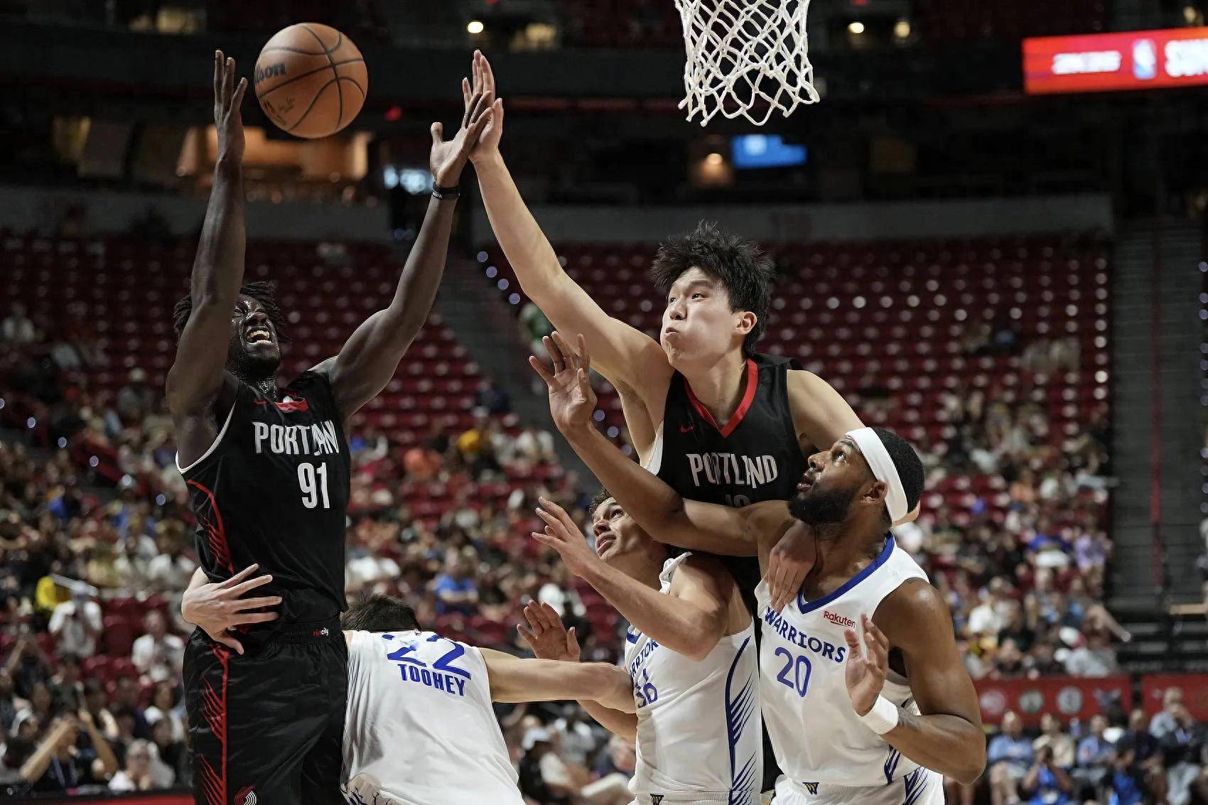 中国男篮NBA夏联集锦周琦17分9板，中国男篮胜黄蜂的简单介绍