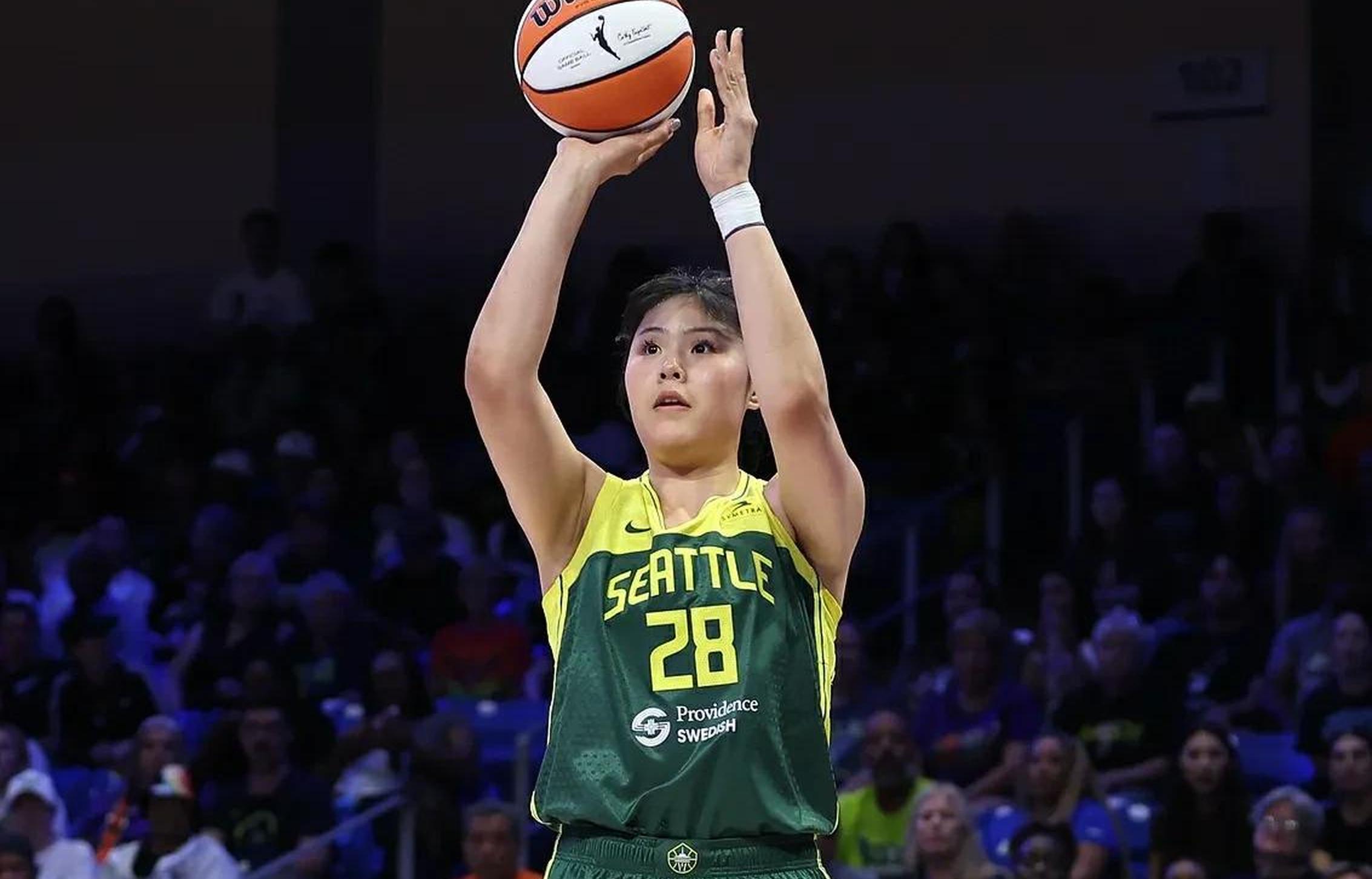 李月汝砍赛季新高11分9篮板！WNBA飞翼擒太阳的简单介绍