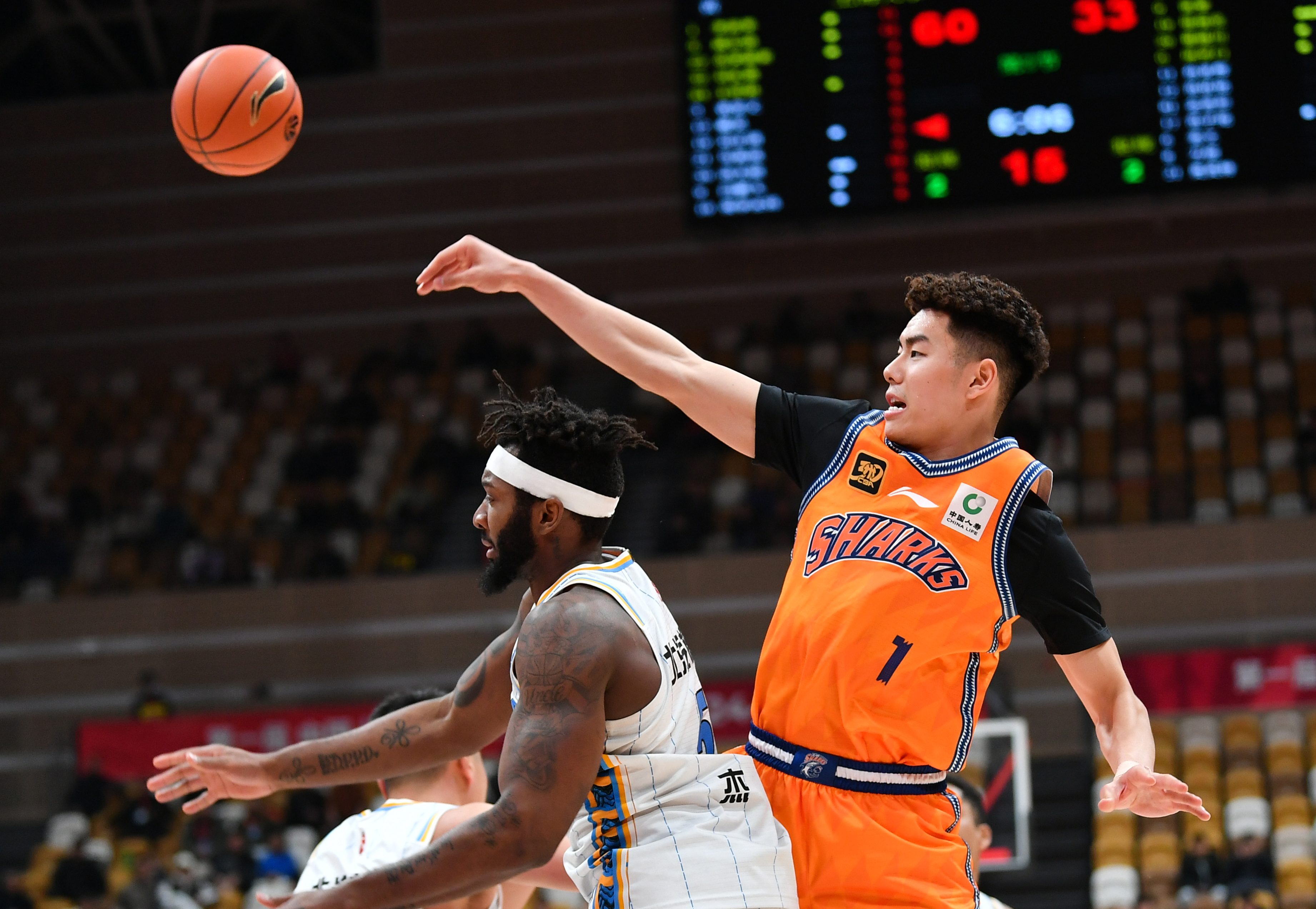 CBA俱乐部杯首场比赛上海久事大鲨鱼对阵山西队(上海久事大鲨鱼赛程)